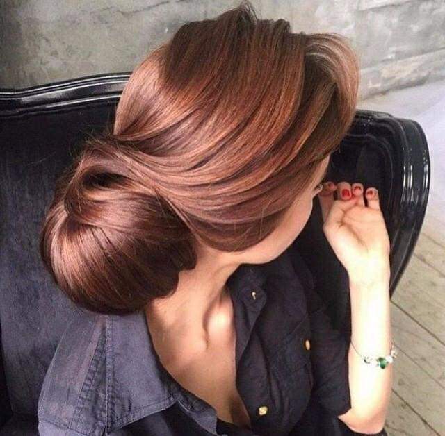 درجة النحاسي باللمسة الوردية