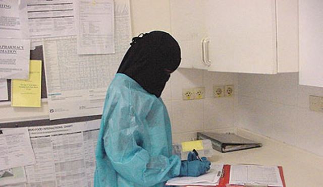 ممرضة سعودية تواجه 137 حكمًا قضائيًا دون ذنب!
