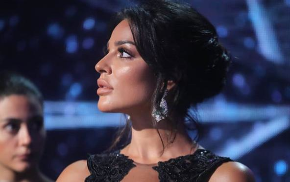 اطلالة-نادين-نجيم-في-حفل-ملكة-جمال-لبنان-2018