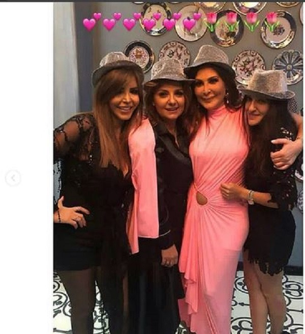 اليسا-مع-اصدقائها