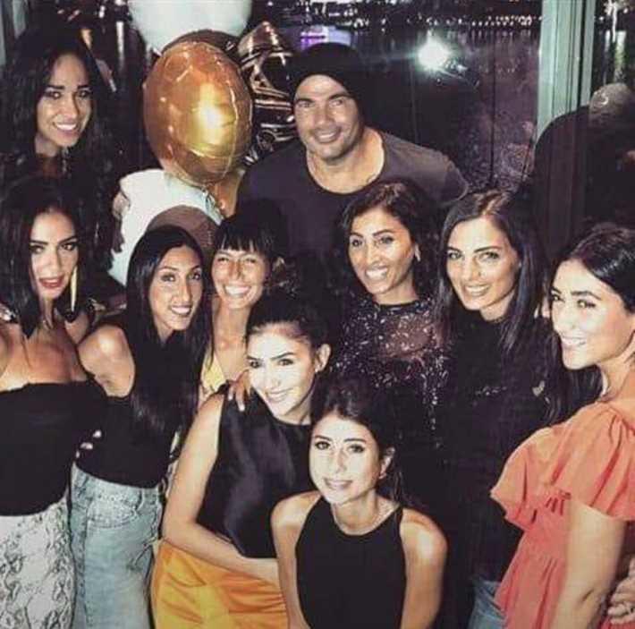 صورة مسربة من عيد ميلاد عمرو دياب
