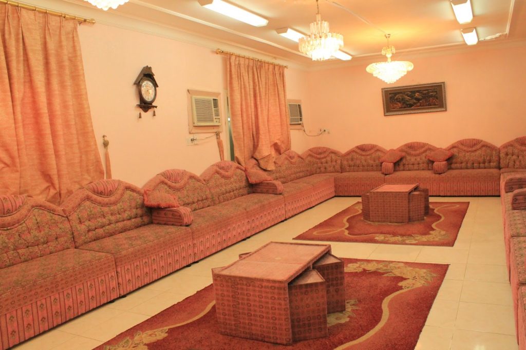 مساند-الظهر-مع-الديكورات-الحديثة