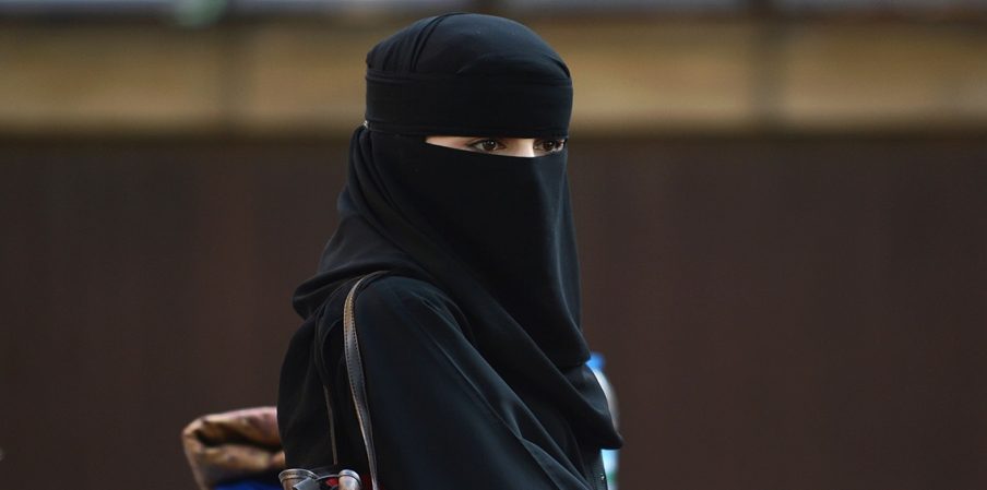 فتاة سعودية متفوقة ترفضها كليات الطب بسبب قضية لعان