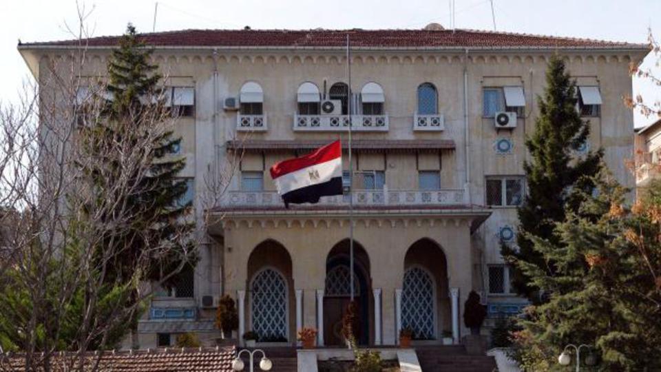 بالفيديو.. القنصلية تتدخل في واقعة اعتداء كويتيات على وافدة مصرية وابنها