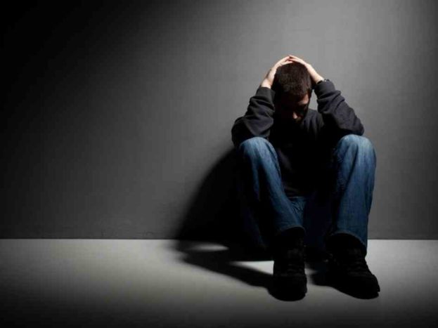 عصابة نسائية تستدرج رجلًا وتهتك عرضه وتهدده بالصور