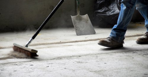 عامل نظافة يشعل النيران في مسن مصري حاول اغتصابه