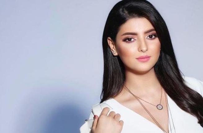 فيديو وصور مثيرة.. الإعلامية مريم سعيد رافقت أمير بصفة خادمة