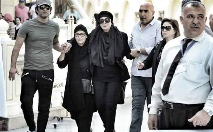 انهيار نجلاء فتحي في جنازة زوجها