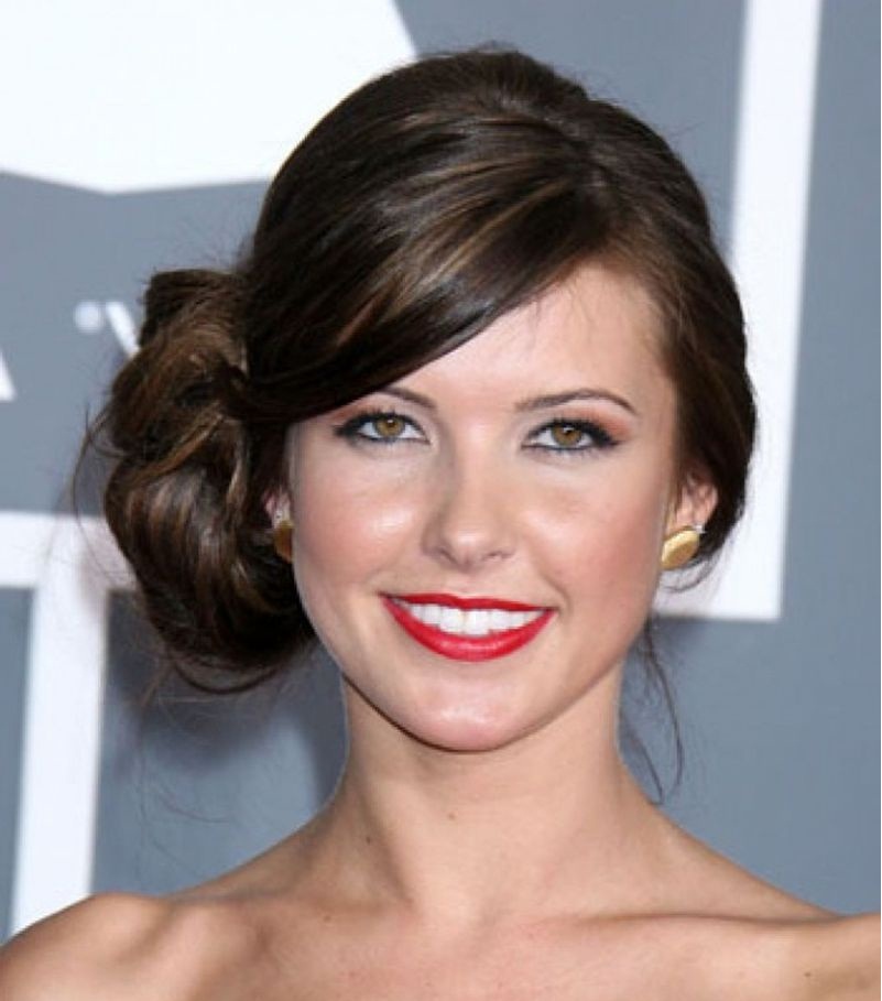 تسريحة-الكعكة-الجانبية