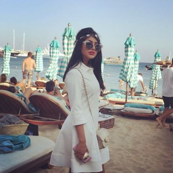 شيلاء-سبت-مع-طوق-الورد