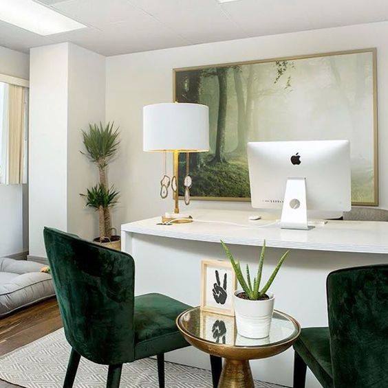 كراسي-زمردية-في-غرفة-الاستقبال