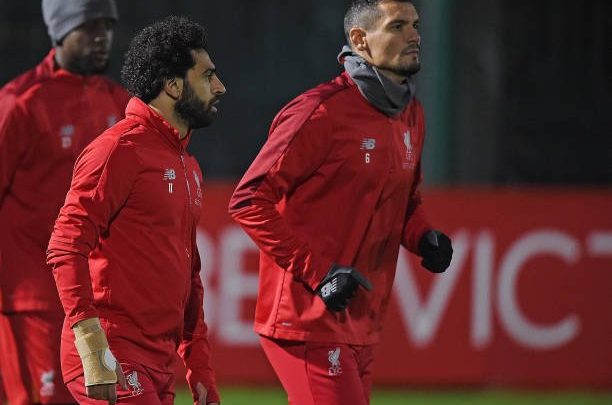 إصابة يد محمد صلاح لا تمنعه من مباراة فريقه القادمة.. وجائزة جديدة بانتظاره