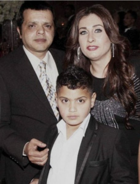 محمد-هنيدي-مع-زوجته-وابنه