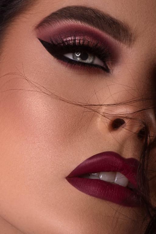 مكياج-عيون-معدني-داكن-للسهرات