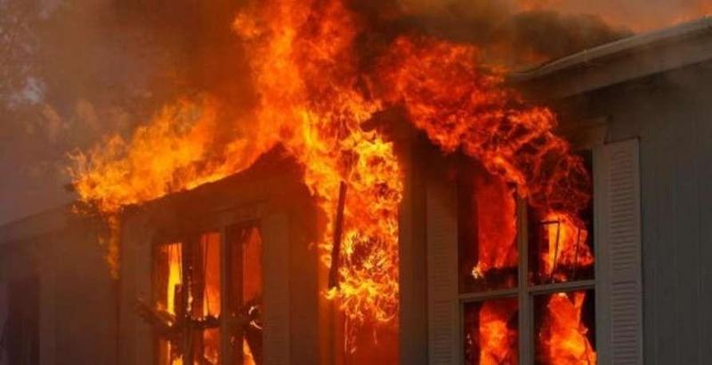 زوج يشعل النار في منزل أهل الزوجة ويحرقهم انتقاماً 