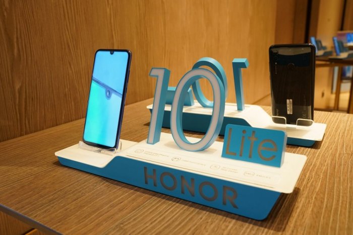 هونر تطلق HONOR 10 Lite هاتف أنيق وعصري