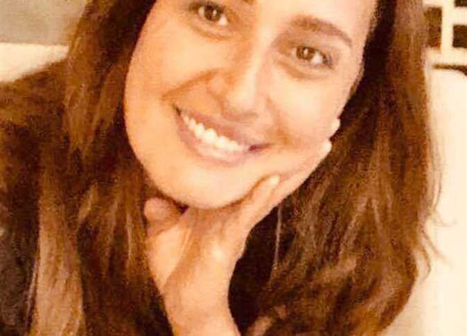 تدخن حلا شيحة