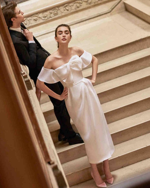فستان-زفاف-بسيط-بالفيونكة-من-كارولينا-هيريرا
