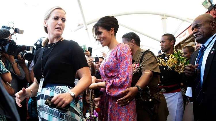 لماذا انهارت ميجان ماركل باكية أمام حارستها الشخصية؟!