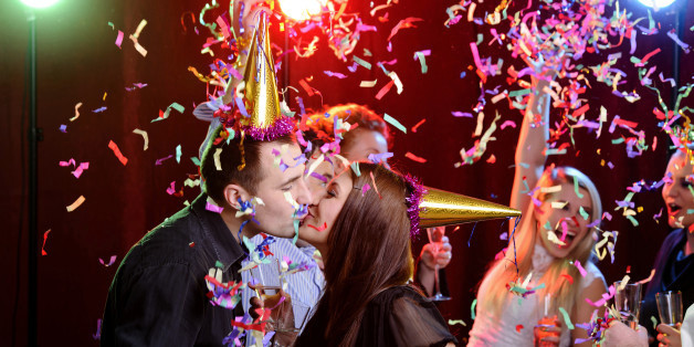 تعرف على سر تبادل القبلات ليلة رأس السنة!