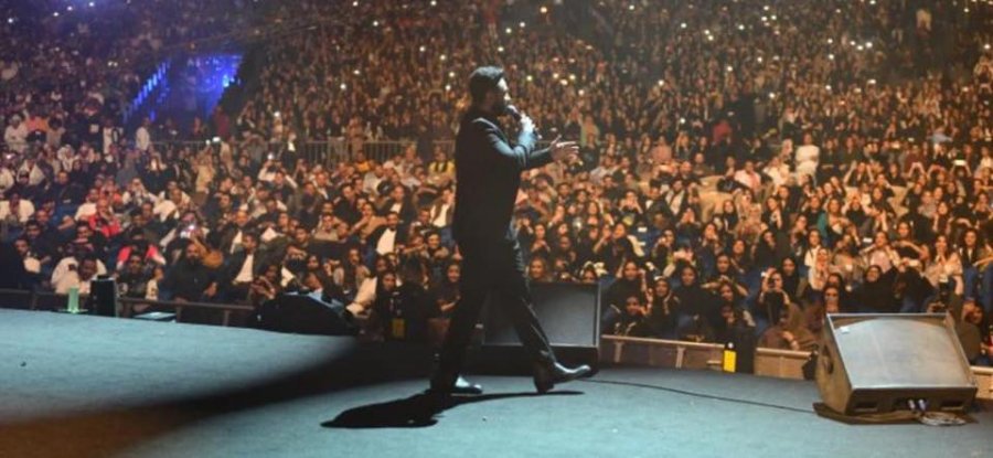 صور حفل تامر حسني الثاني في جدة السعودية مشاهير