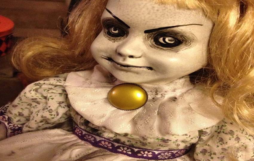 كأفلام الرعب .. دمية تقتل طفلة وتقطع رأسها وأطرافها