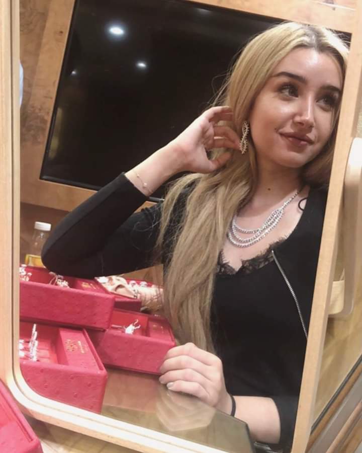 هنا الزاهد 