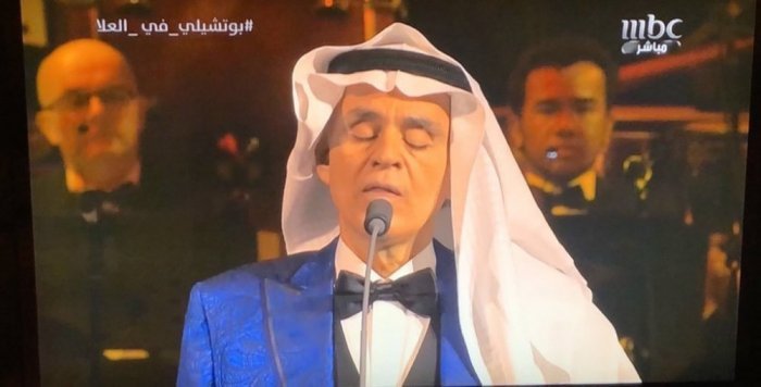 أندريا-بوتشيلي-في-حفله-بالسعودية-على-مسرح-المرايا-بمدينة-العلا