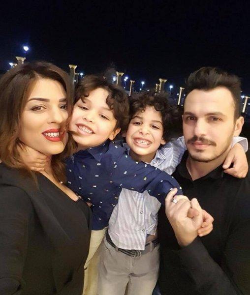 الموزع احمد ابراهيم مع زوجته ياسمين وطفليه