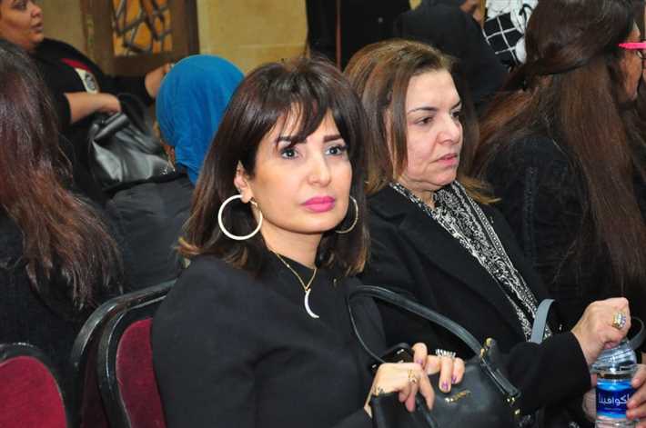 امل-رزق-عزة لبيب-في-عزاء-والد-نهال-عنبر