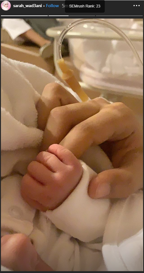 سارة-الودعاني-تخفي-وجه-طفلها-سعد