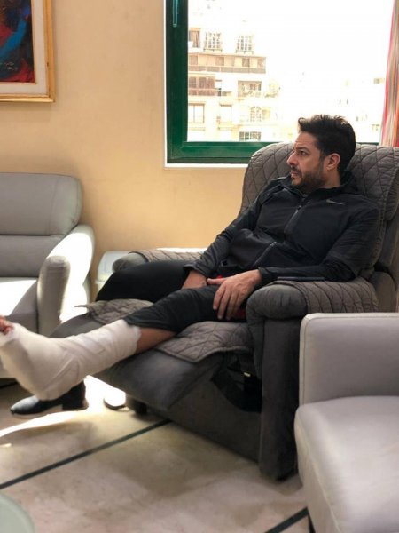 صورة-جديدة-للنجم-محمد-حماقي-من-المستشفى