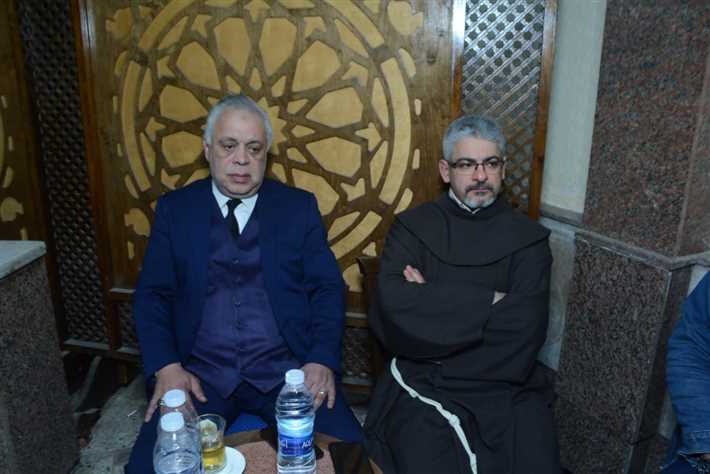 نقيب-الممثلين-اشرف-زكي-في-عزاء-والد-نهال-عنبر
