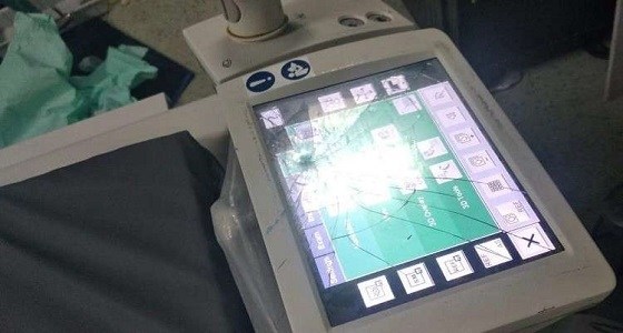 بالفيديو.. عائلة تحطم غرفة قسطرة القلب بالكامل بعد وفاة ذويهم !