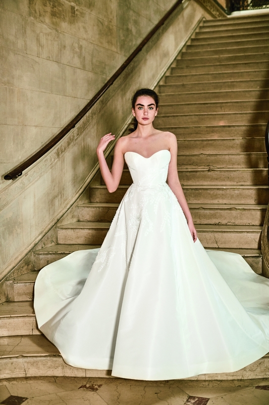 كارولينا هيريرا مجموعة أزياء الزفاف لربيع 2019