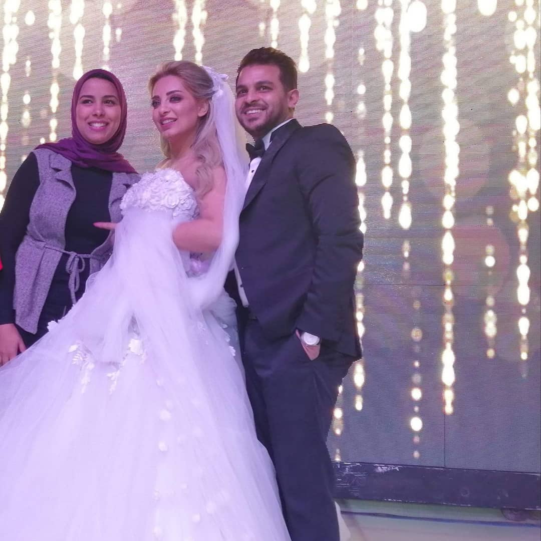 العروسين-مع-المدعوين- (2)