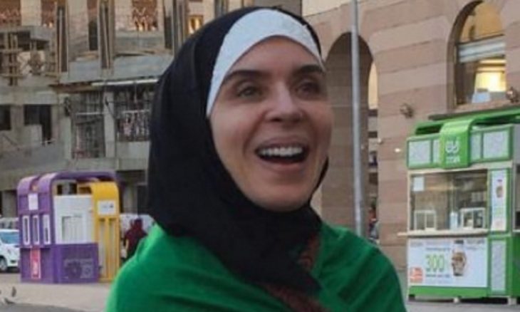 الفنانة-دينا-طلعت