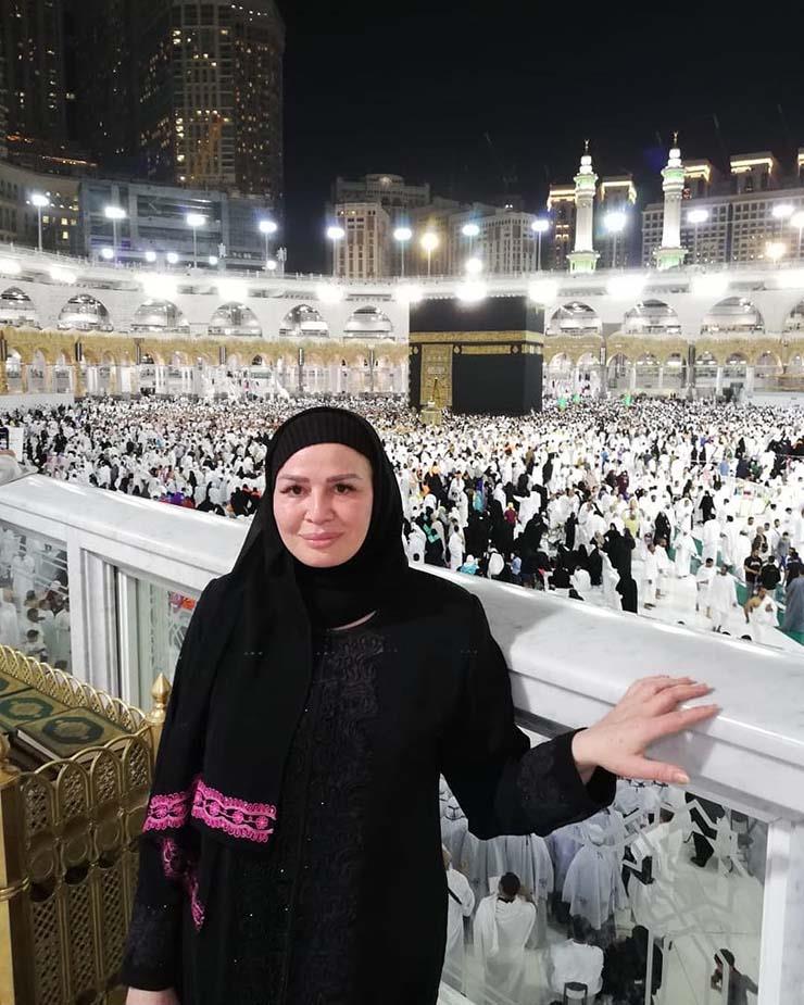 الهام-شاهين-تؤدي-مناسك-العمرة