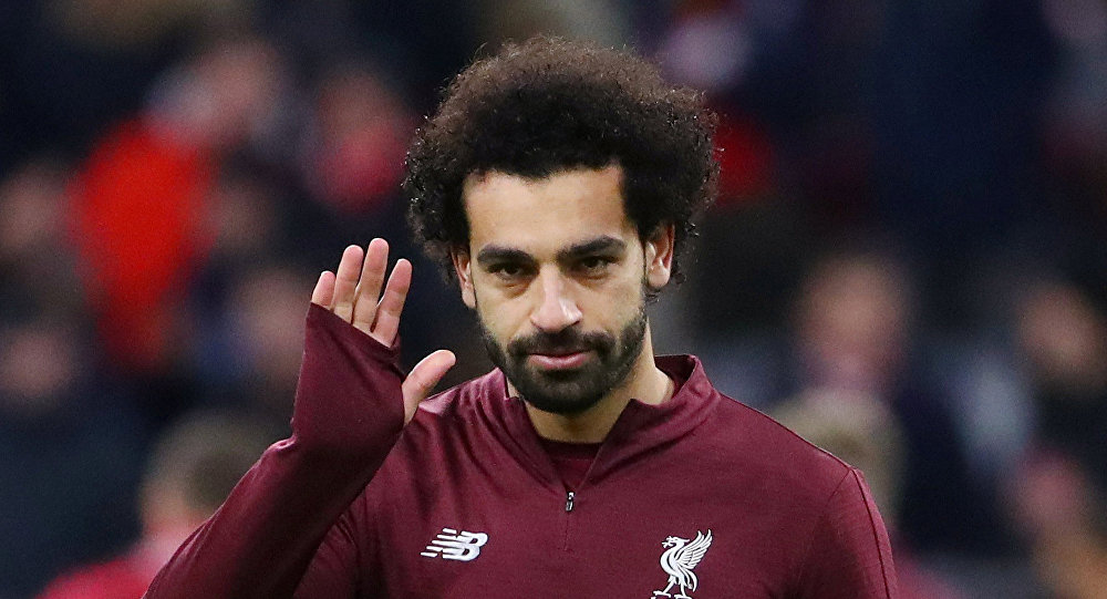 نجم ليفربول الإنجليزي يعثر على شبيه صلاح صدفة في الطريق