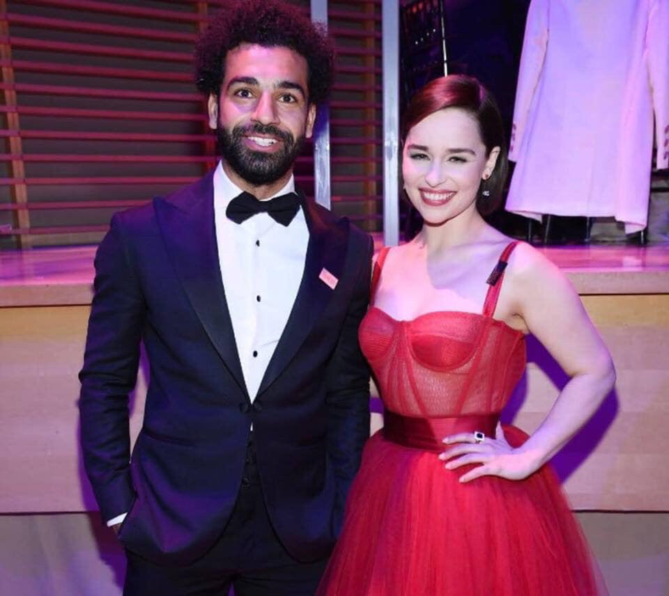 محمد صلاح يلتقط صورة مع أم التنانين بطلة صراع العروش