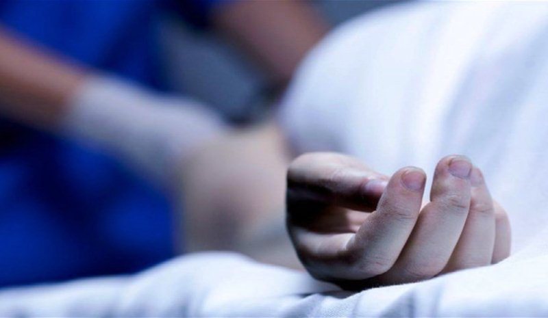 رجل ينبش قبر سيدة ويتجول بجثتها في الشوارع !