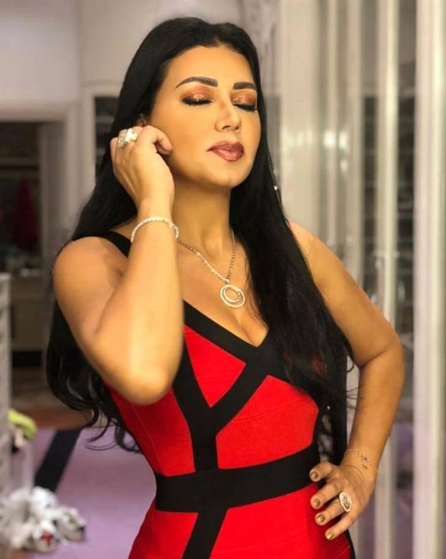 رانيا-يوسف-تستعرض-مجوهراتها