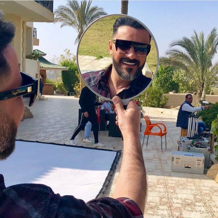 محمد-رجب-يشارك-جمهوره-كواليس-العمل