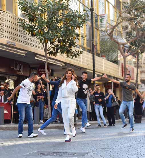 مشهد-من-فيديو-كليب-ملعون-ابو-العشق