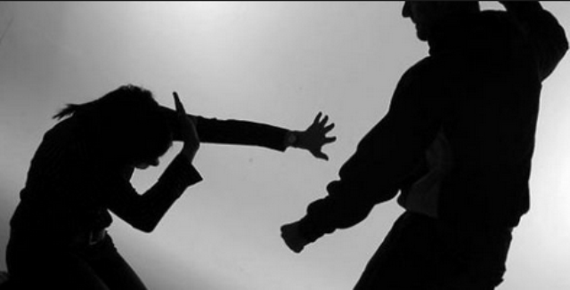 الثرثرة تدفع رجل لقتل زوجته بطريقة شنيعة !