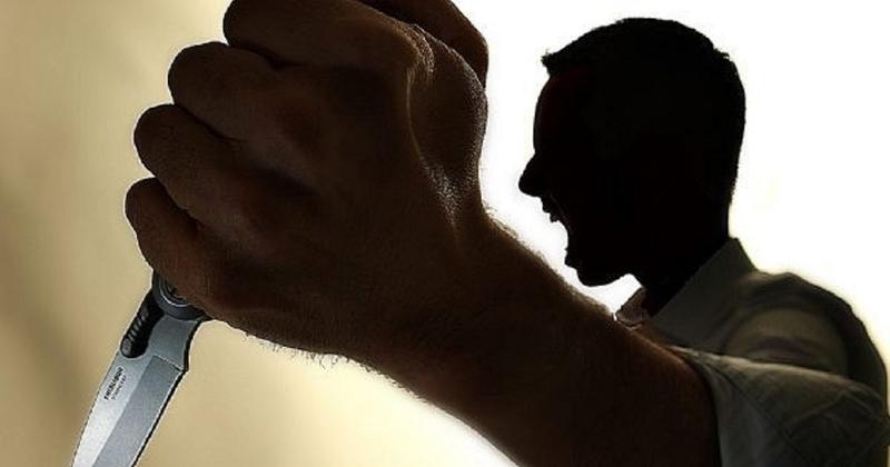 شاب يذبح والدته ثم يذهب لصلاة الجمعة !