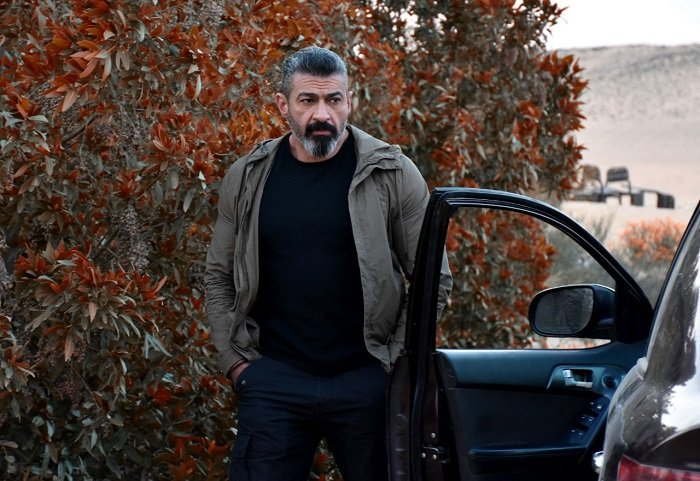 لمس-أكتاف-للنجم-ياسر-جلال