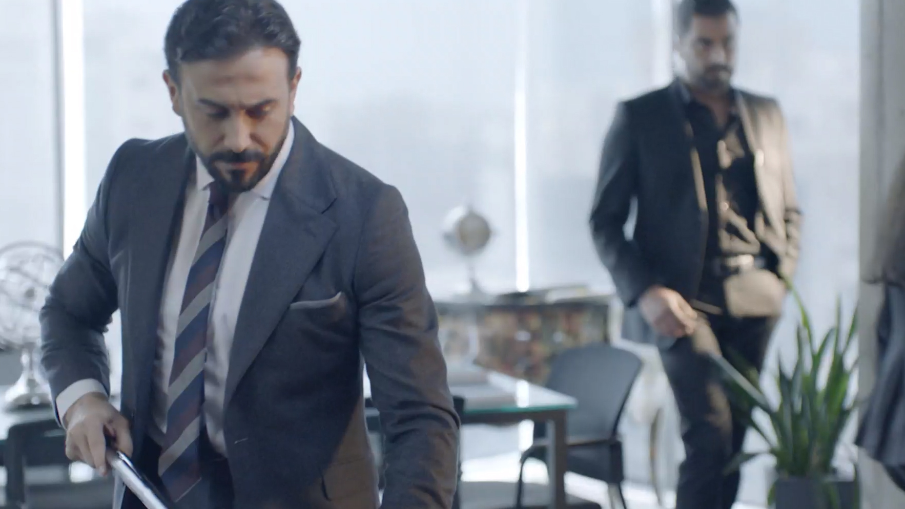 مشهد-من-مسلسل-خمسة-ونص