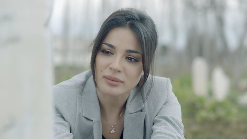 مسلسل خمسة ونص