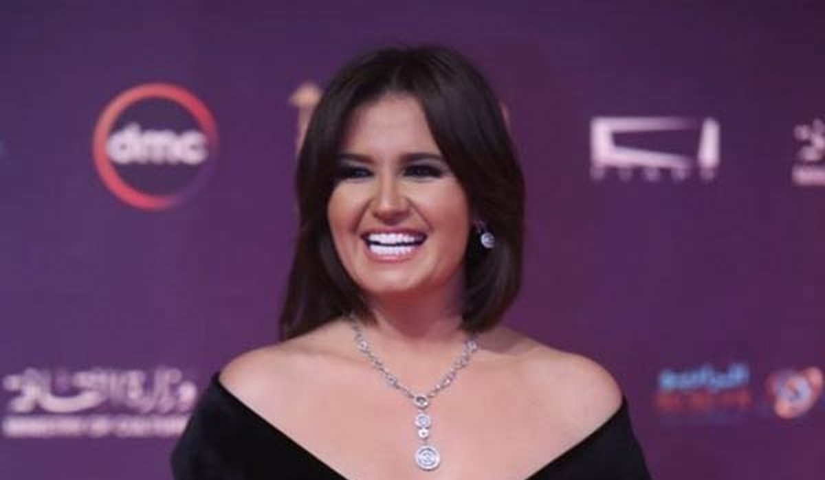 هنا-شيحة-بالشعر-الاسود